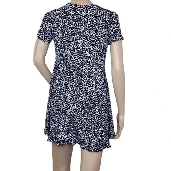 Forever 21 Floral Print Mini Dress - Picture 2 of 3